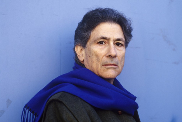 Palestinian author Edward Said poses while in Paris to promote his book on Nov. 25, 1996. Photo: Ulf Andersen/Getty Images