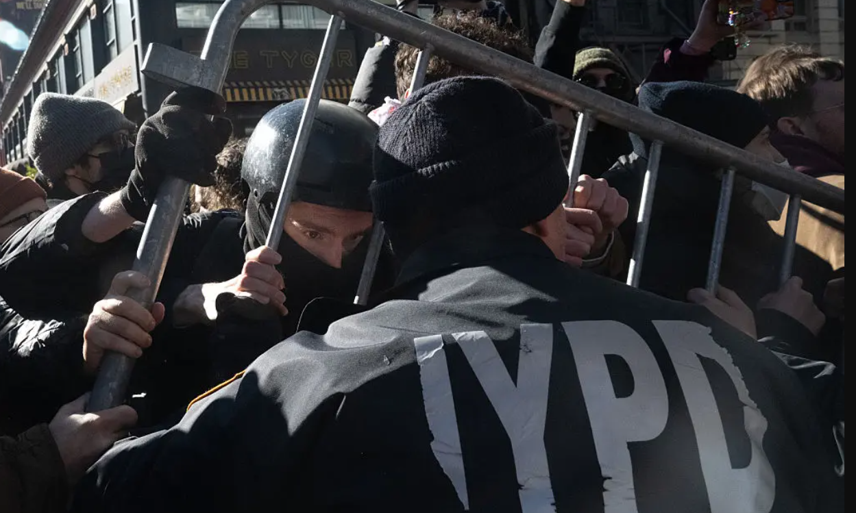 New Yorkers Foil ICE Raid Before It Begins